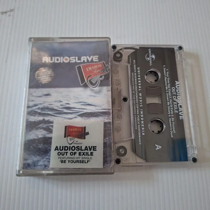 Kaset Pita Audioslave - Out Of Exile photo 1