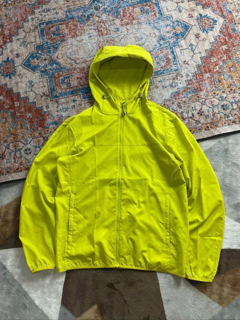 LIGHWEGHT JAKET UNIQLO RUNNER NEON COLOUR photo 1