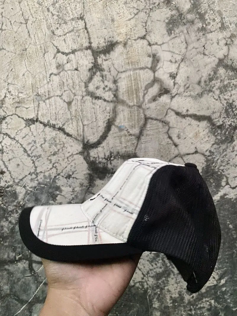 Streetwear Hat Pria white black photo 1