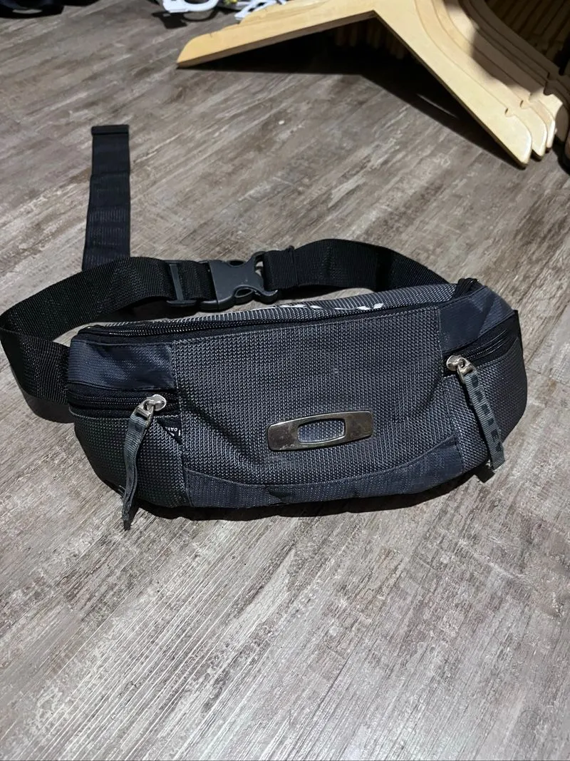 Oakley sling bag photo 1