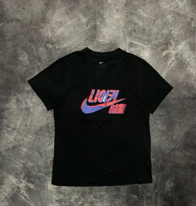 Nike Backhit Small Logo Embroidery Tee photo 1