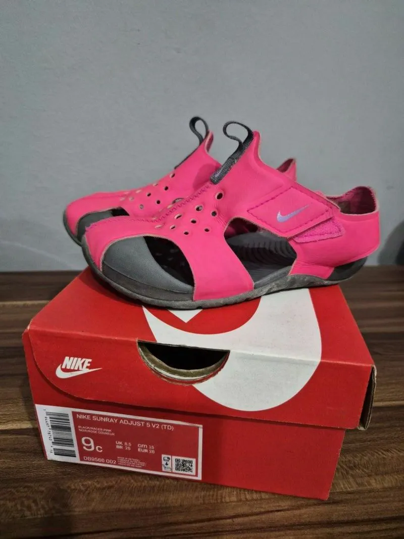 Nike Kids Sunray Adjust 5 V2 Racer Pink Size 26

 photo 1