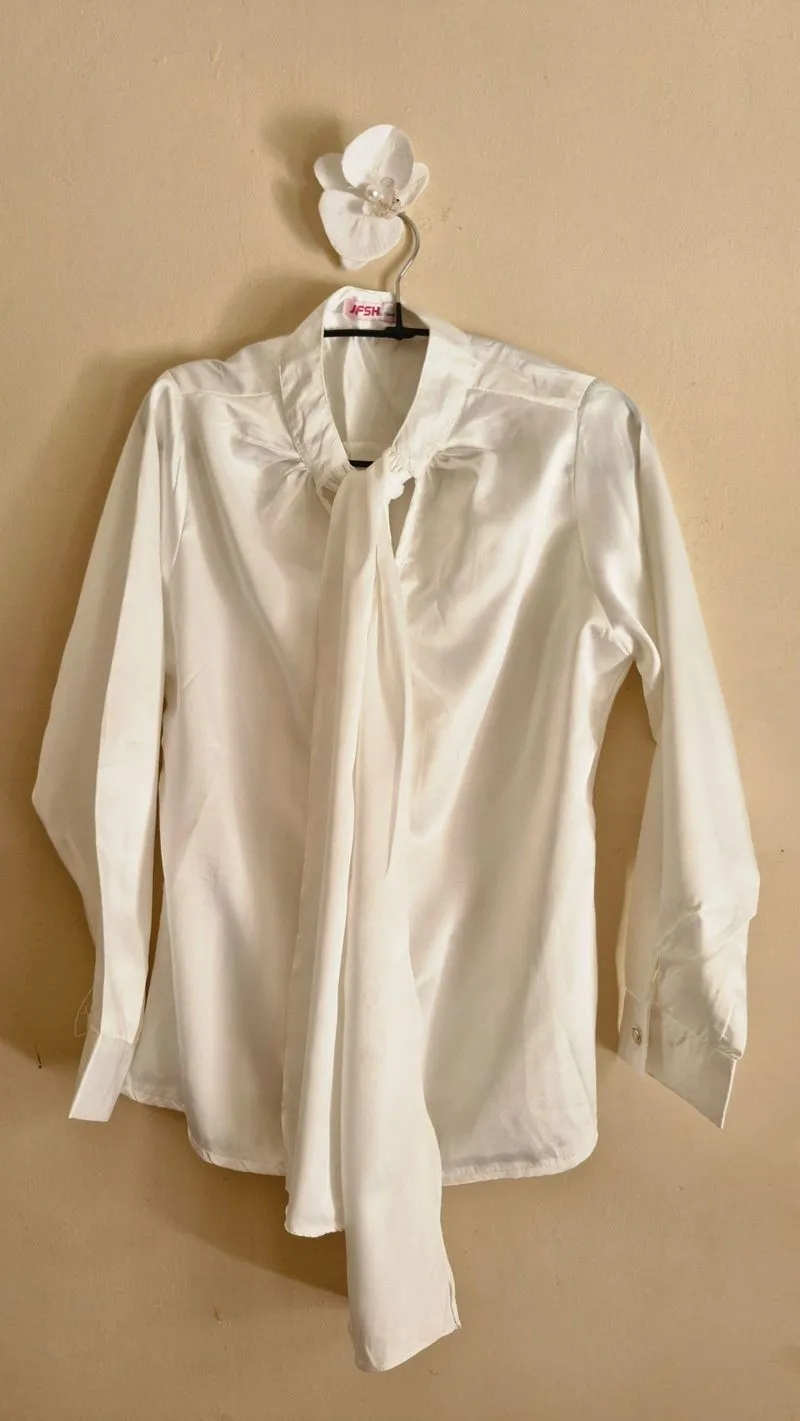 Blouse Satin Putih photo 1