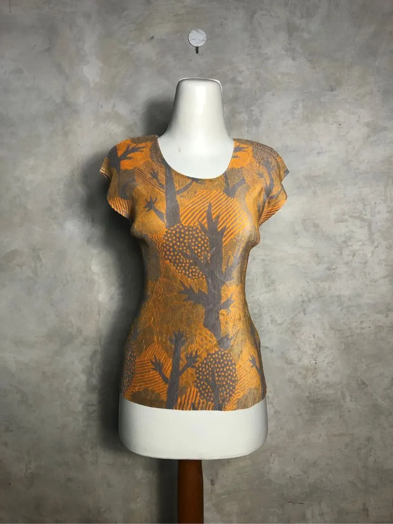 Pleast please issey miyake photo 1