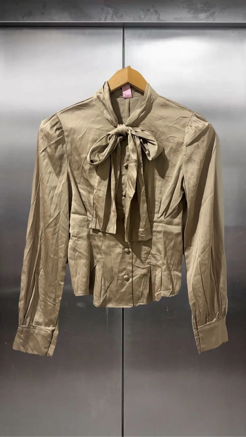 champagne satin blouse— fit body  photo 1