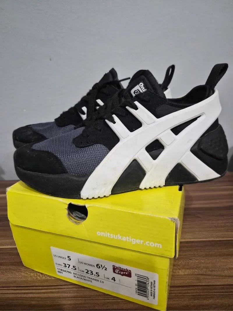 Onitsuka Tiger Big Logo Trainer 2.0 Black White photo 1
