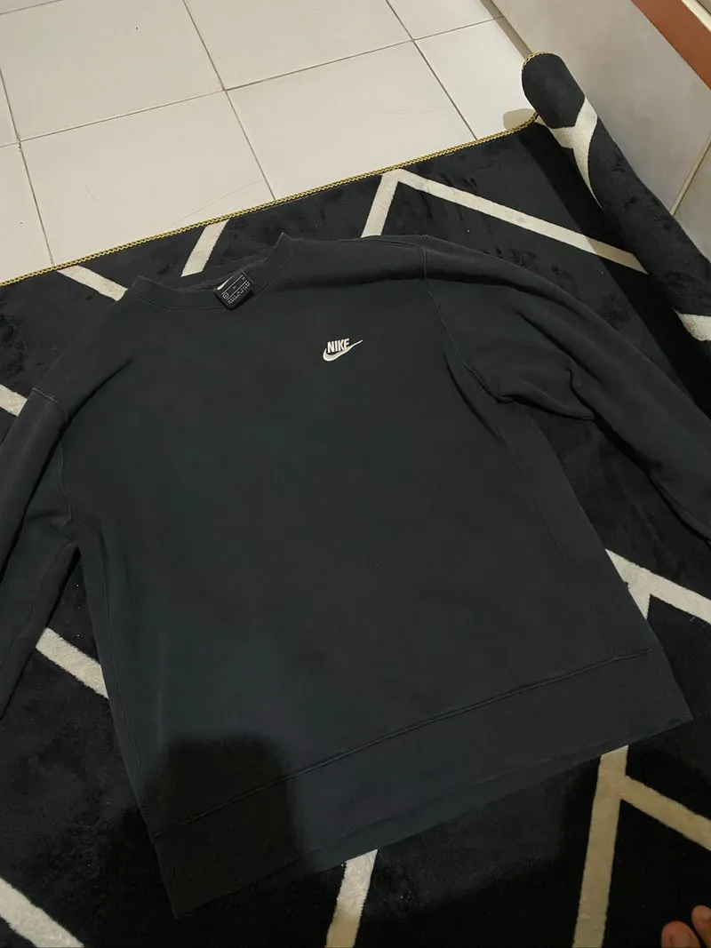 crewneck nike sz xl karet aman warna hitam photo 1