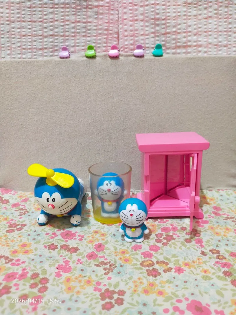 Mainan Figure Doraemon 1 Set dapat 4 pcs photo 1