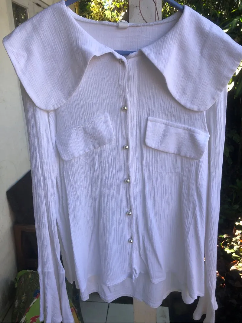 White Crinkle Blouse with Oversized Collar photo 1