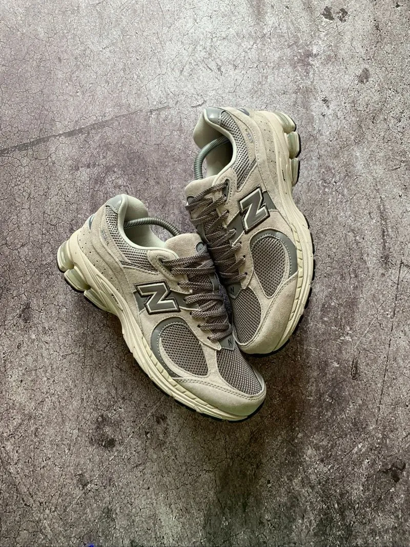 New Balance 2002R Warm Gray photo 1