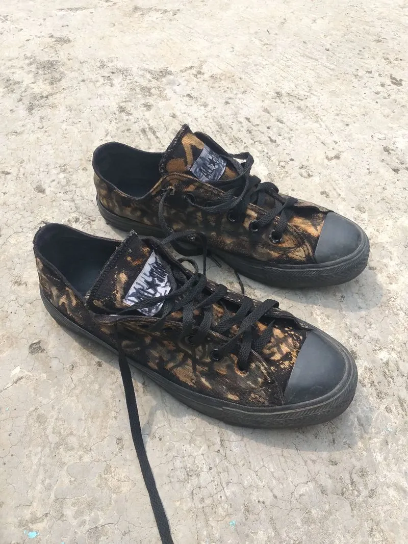 Converse Y2K Casual Sneakers Pria black orange photo 1