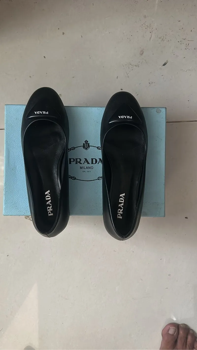 Sandals & slide Wanita black photo 1