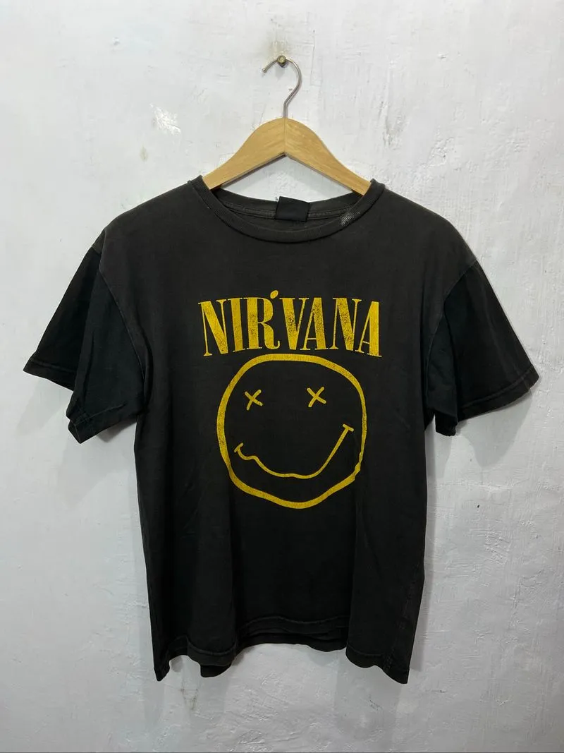 Vintage Nirvana Nevermind Tshirt Unisex Black Washed Black  photo 1