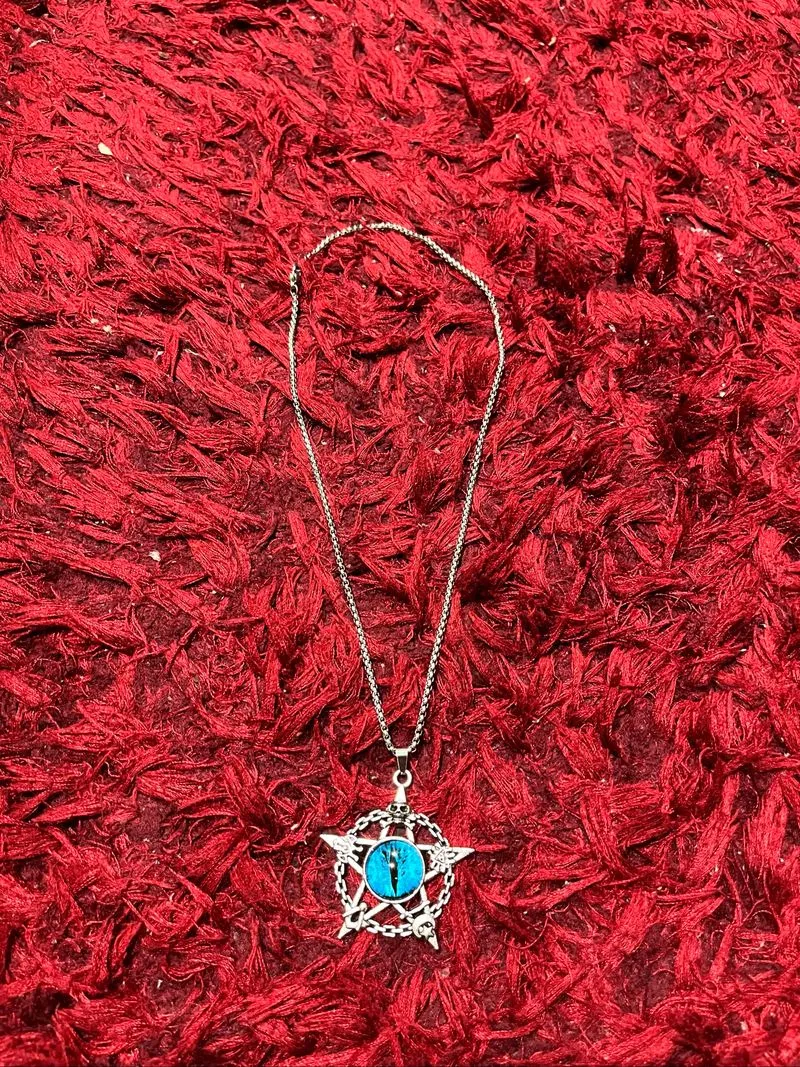 eyes blue necklace  photo 1