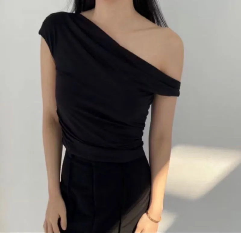 BLACK ONE SHOULDER TOP photo 1