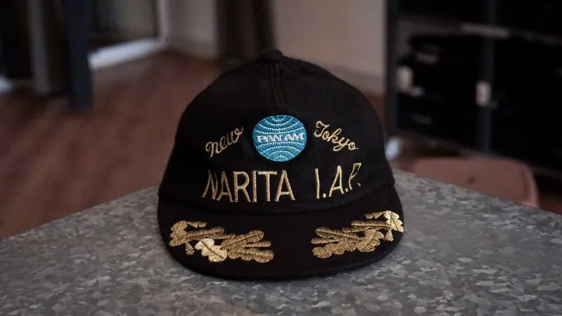 Vintage Y2K Hat Pria gold black photo 1