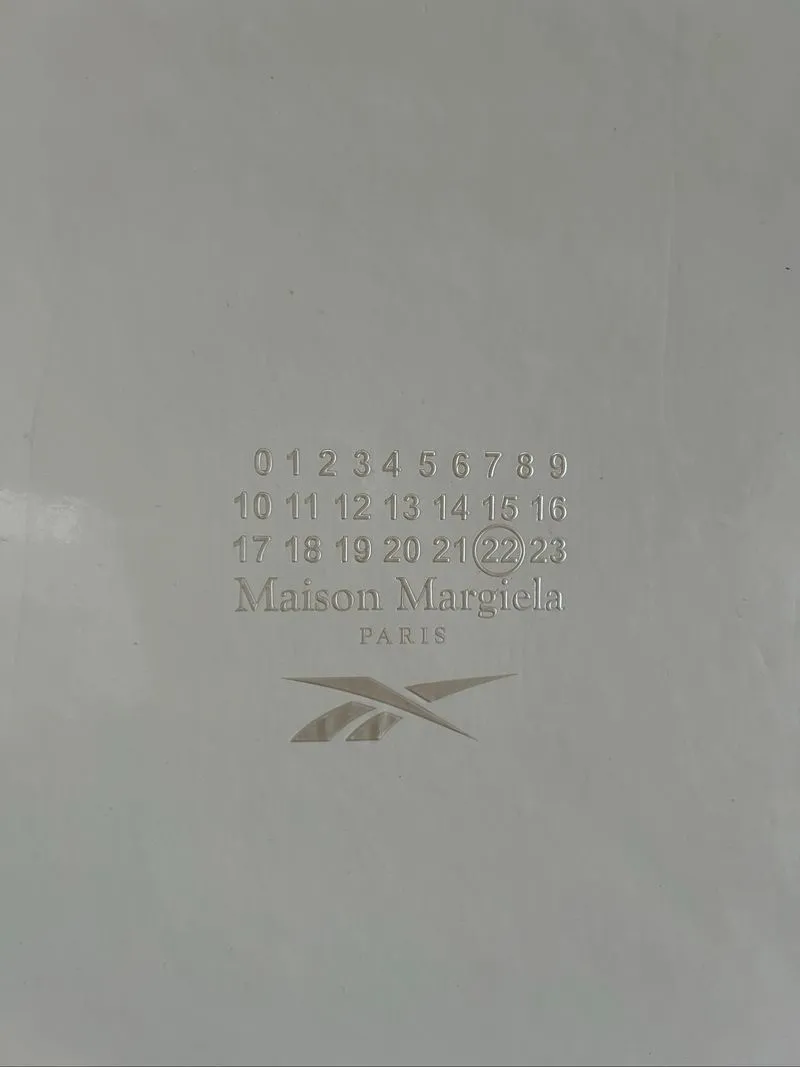 Sepatu Reebok x Maison Margiela Project 0 Club C, Beige photo 1
