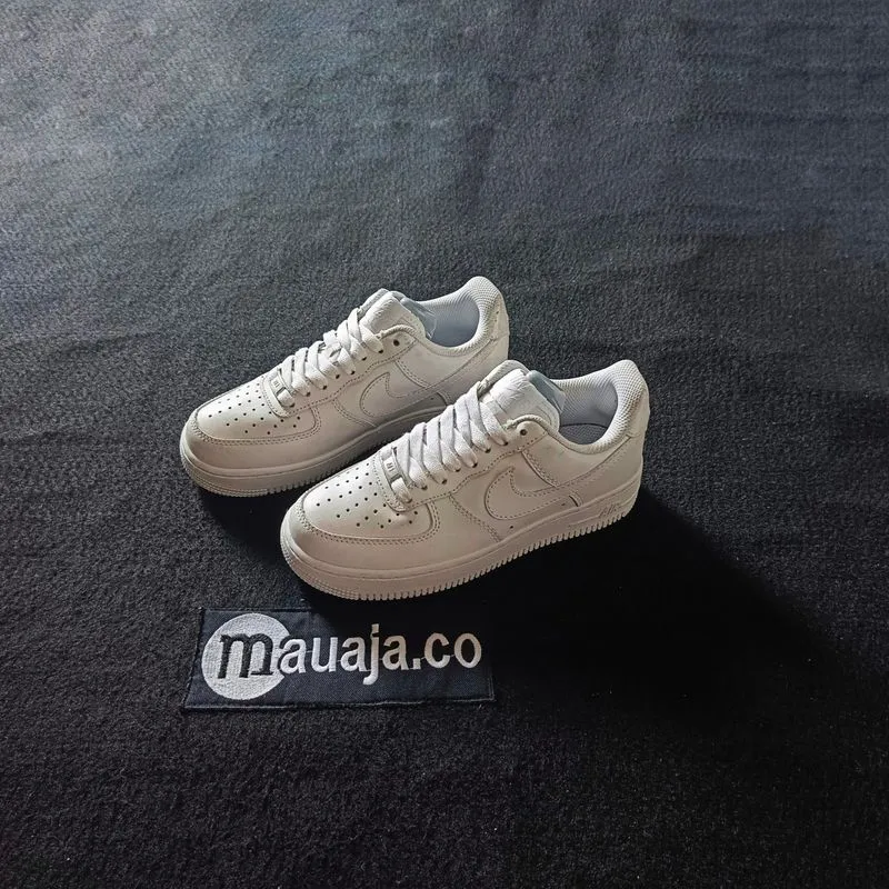 Nike Air Force 1 Triple White photo 1