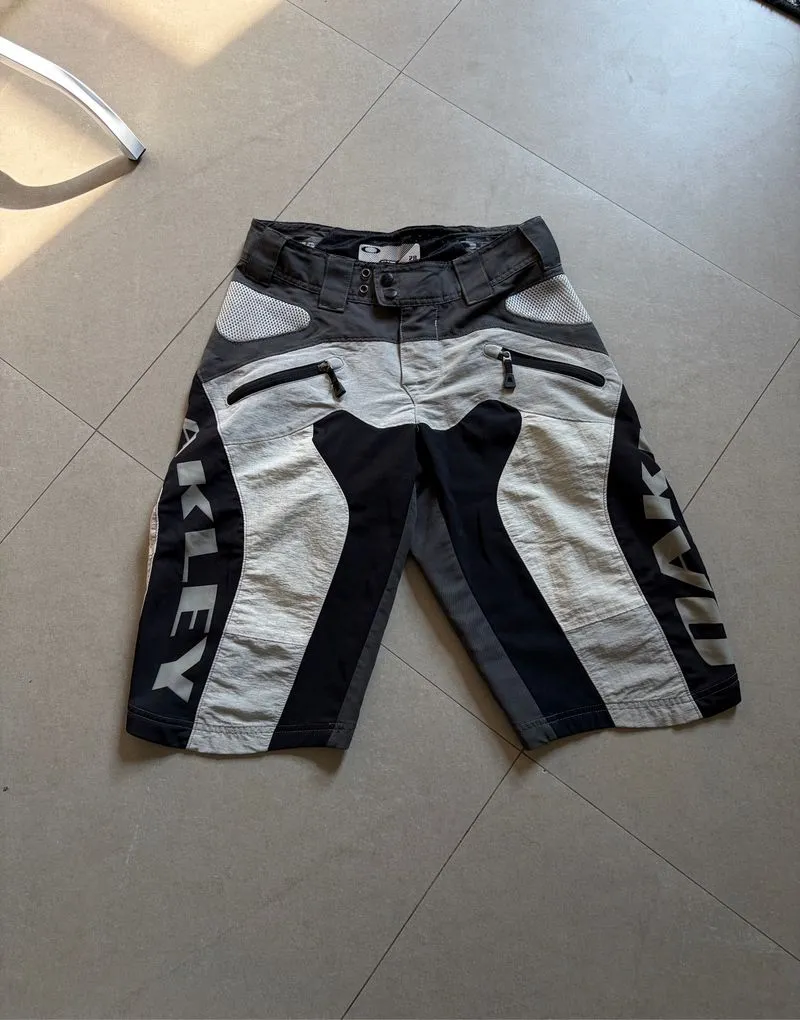 VINTAGE OAKLE SUNDAY DOWN HILL SHORTS photo 1