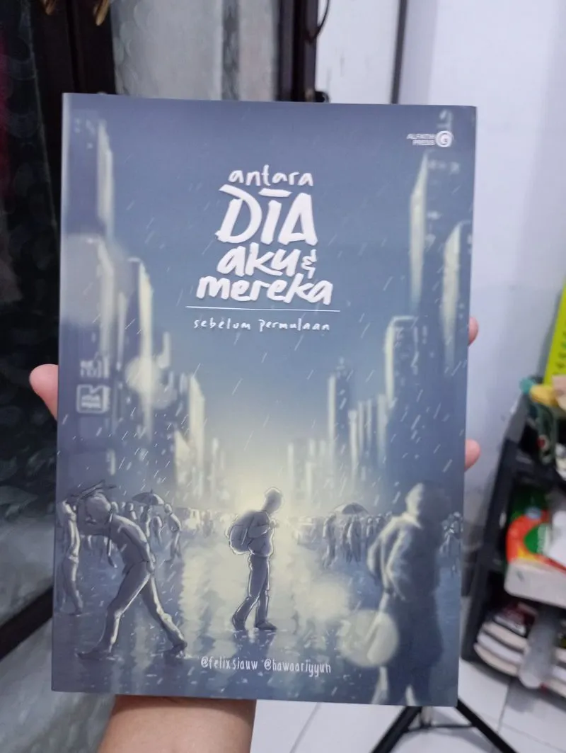 Buku Antara Dia Aku & Mereka - Felix Siauw & Hawaariyyun photo 1