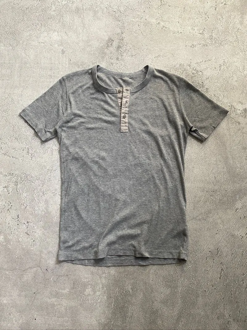 Y2K Uniqlo Henley Shirt Brad Pitt Style photo 1