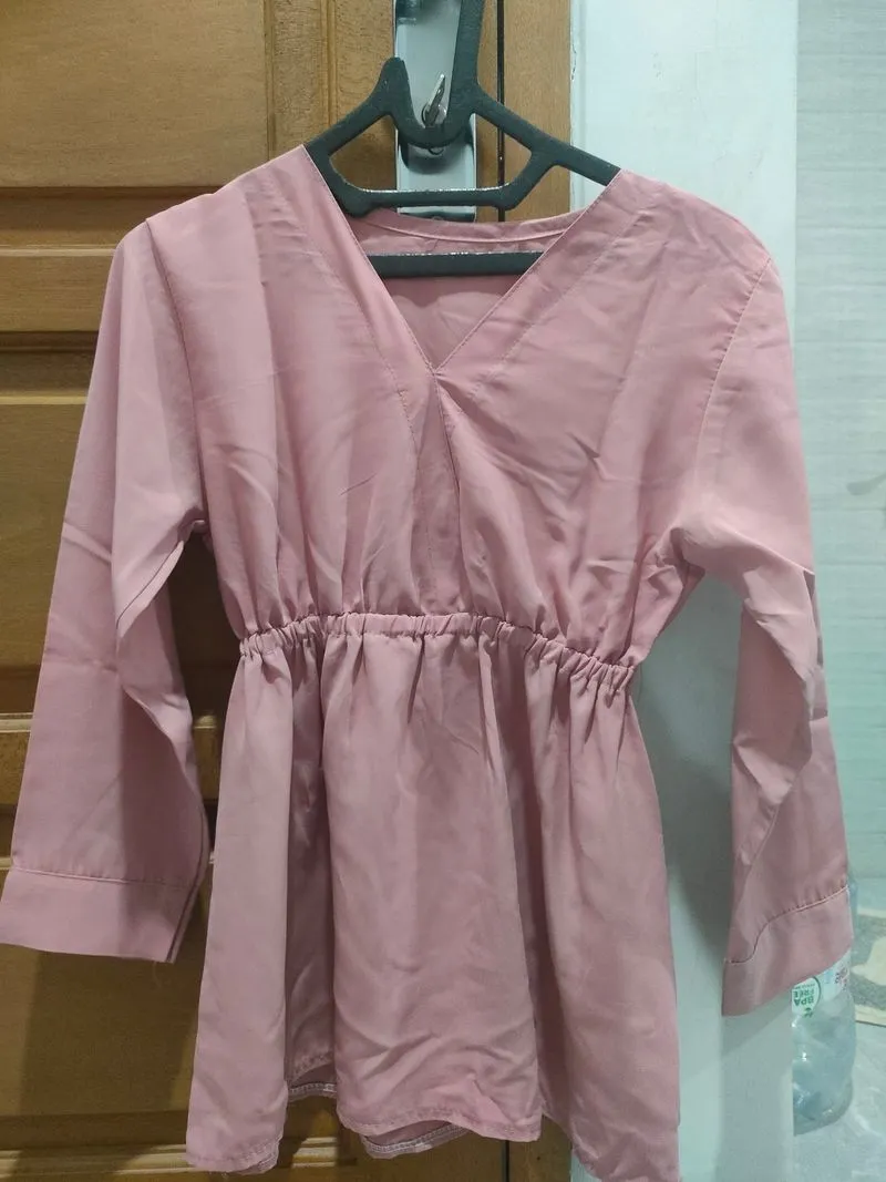 Blouse Wanita Serut Pinggang V-Neck photo 1
