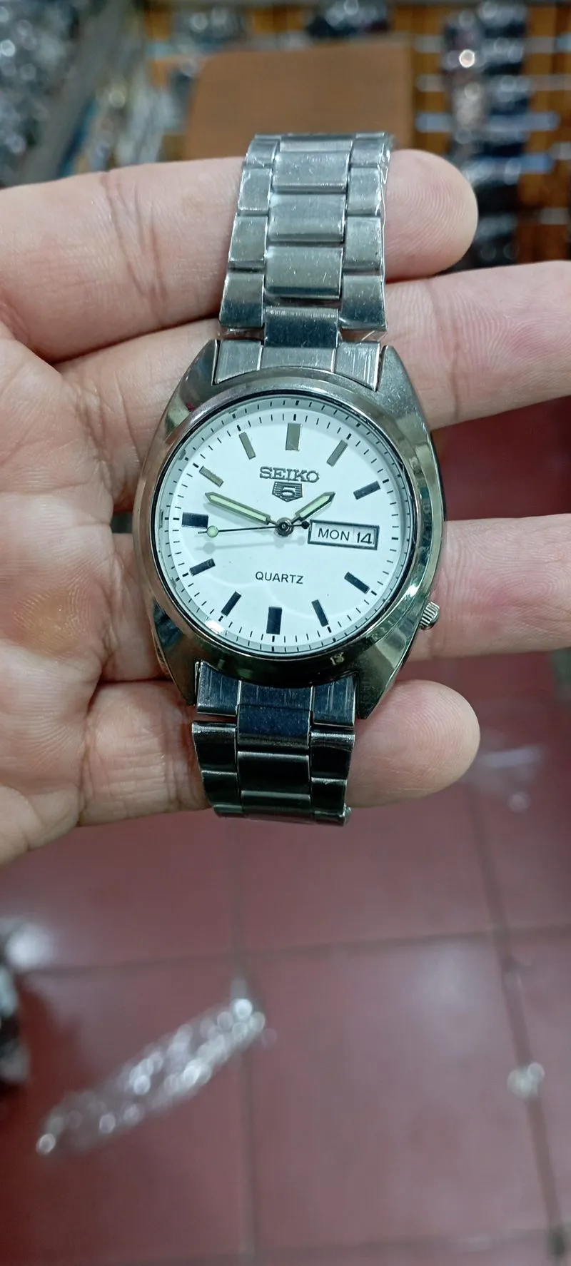 Seiko 5 quartz batere tanggal hari photo 1