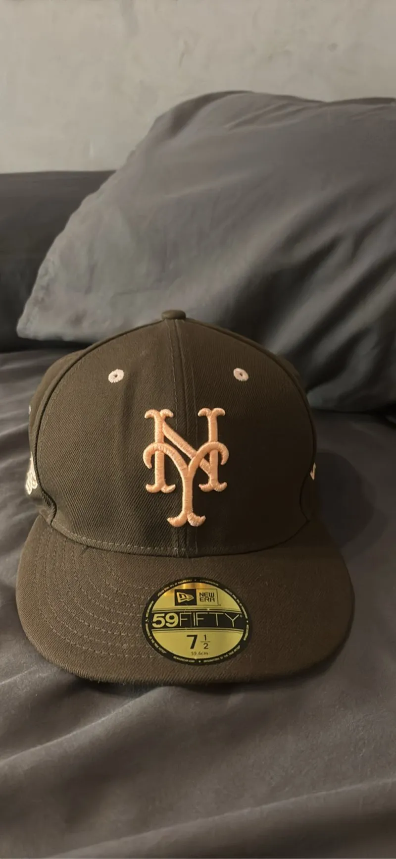 snapback cap photo 1