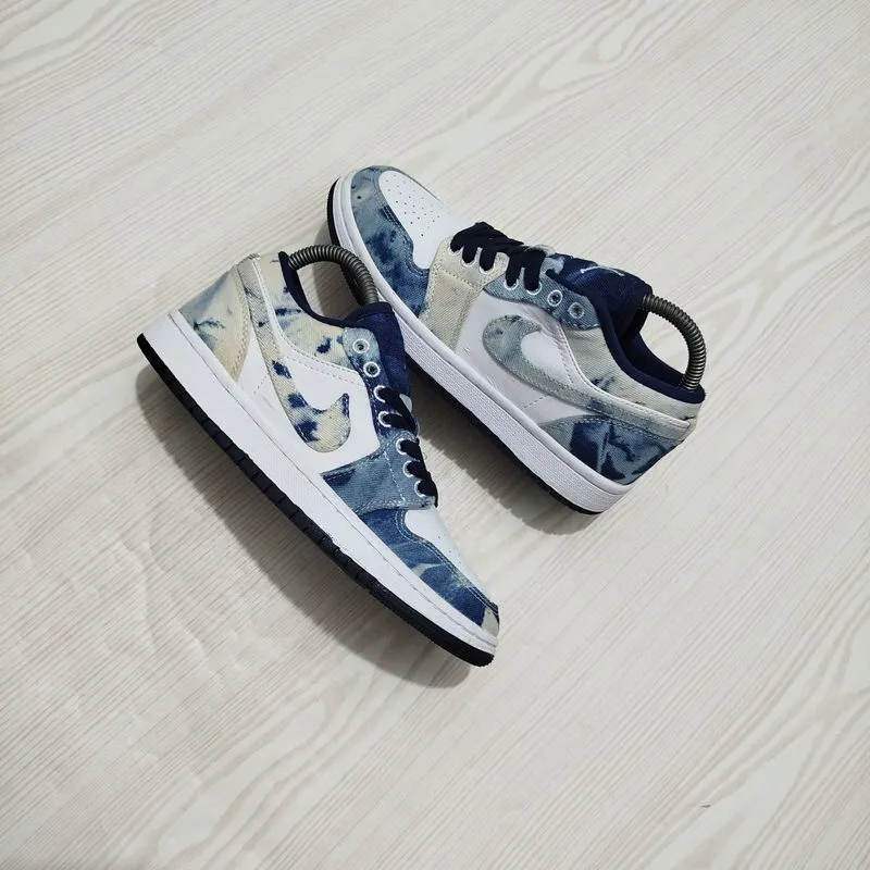 Nike Air Jordan 1low photo 1