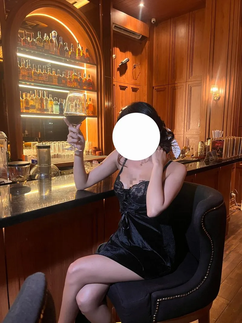 Black velvet dress photo 1
