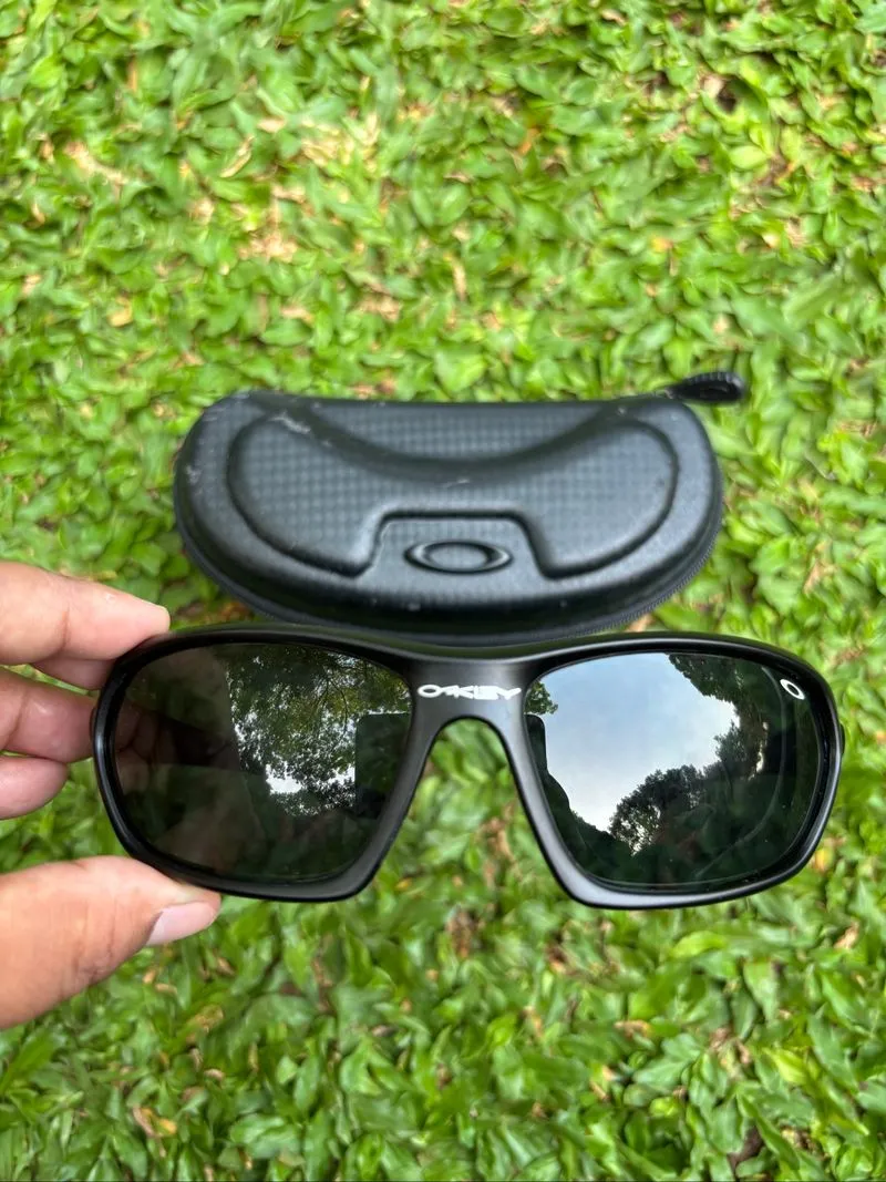 OAKLEY VALVE SERIES SUNGLASSES photo 1