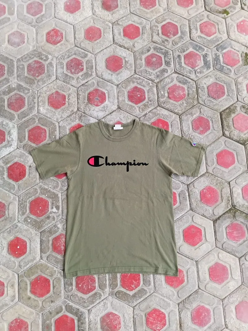 Vintage champion 00s photo 1