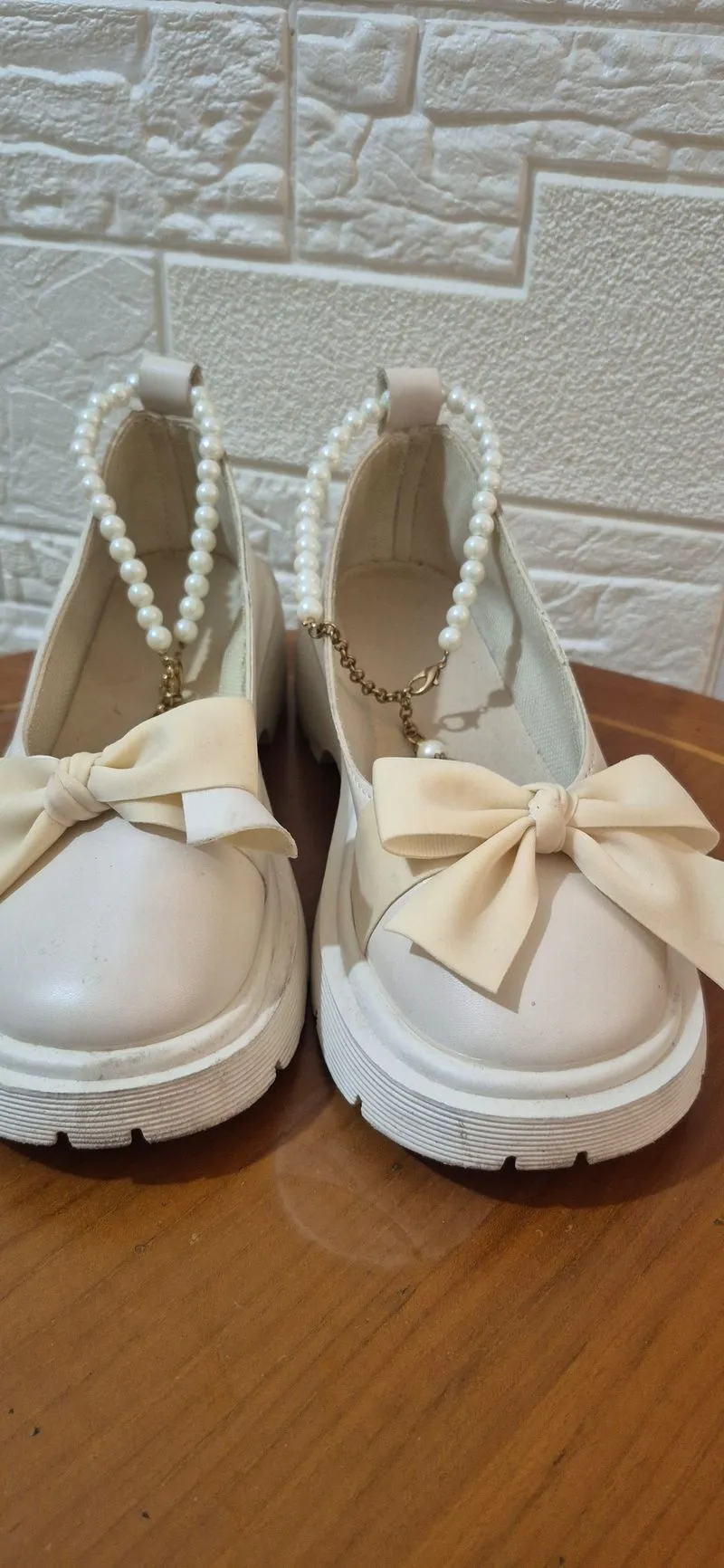 Sepatu putih bonus sunscreen baru ex 2027 photo 1