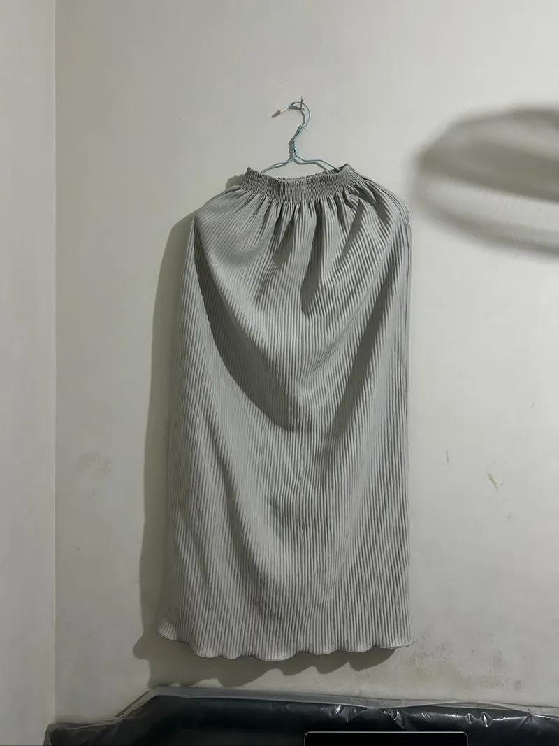 Grey Wavy Skirt (Rok Plisket Abu-Abu) photo 1