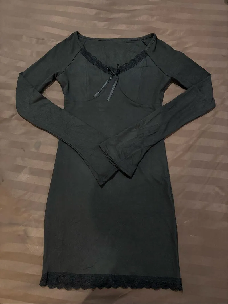 dress hitam  photo 1