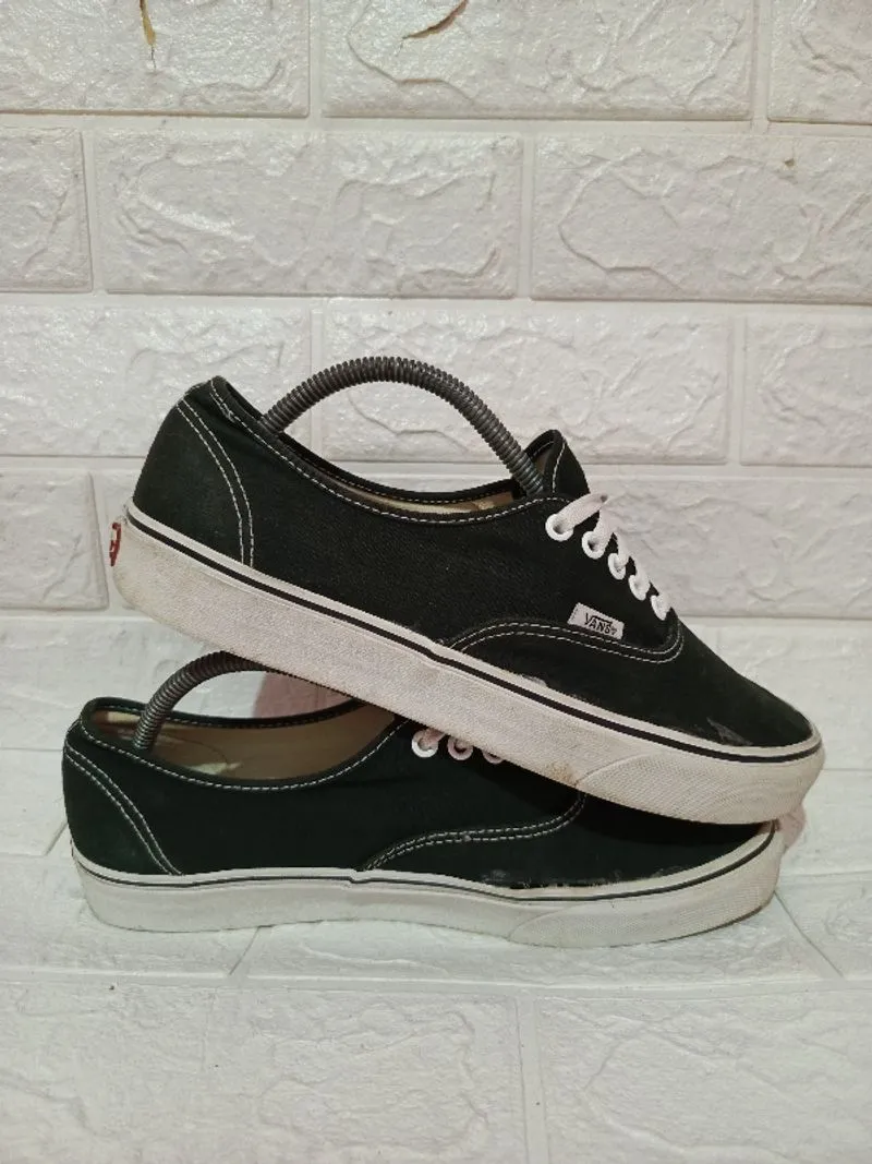Vans Authentic Black White photo 1