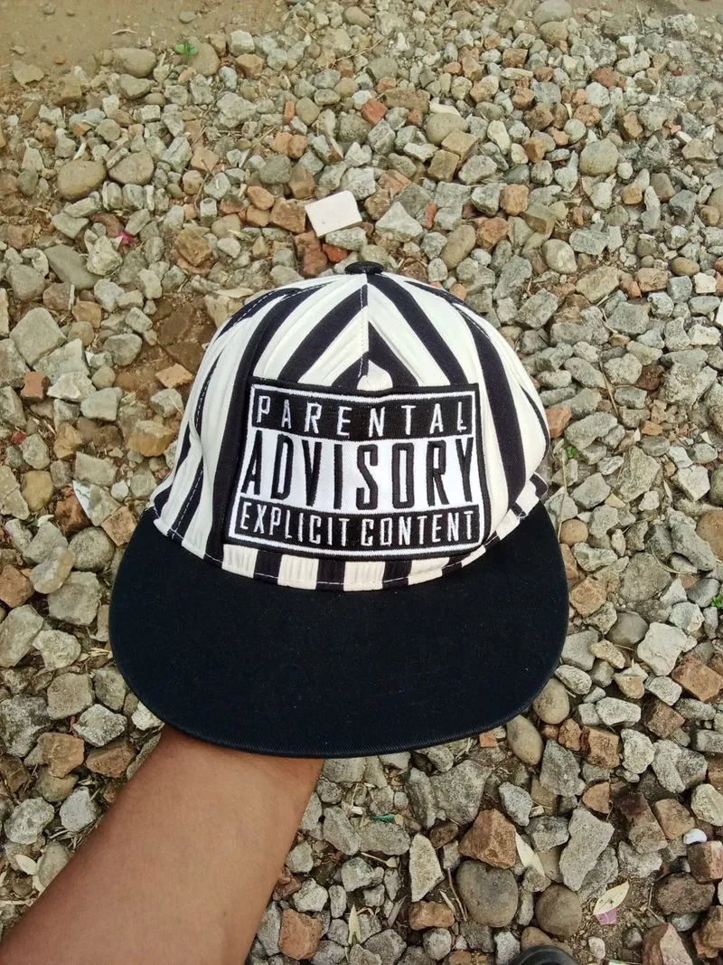 Snapback PARENTAL ADVISORY photo 1
